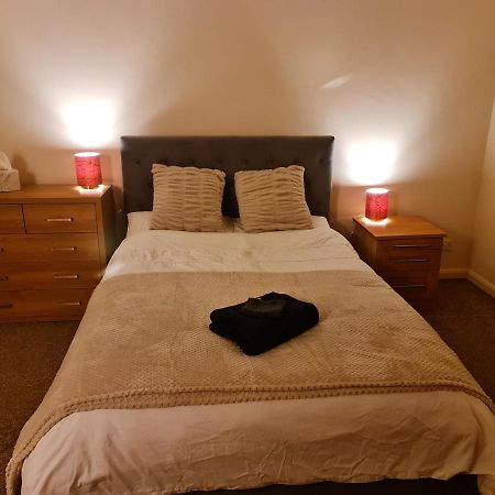 Comfortable 2 Bed Townhouse. Near To Amenities. Apartment Beith Bagian luar foto