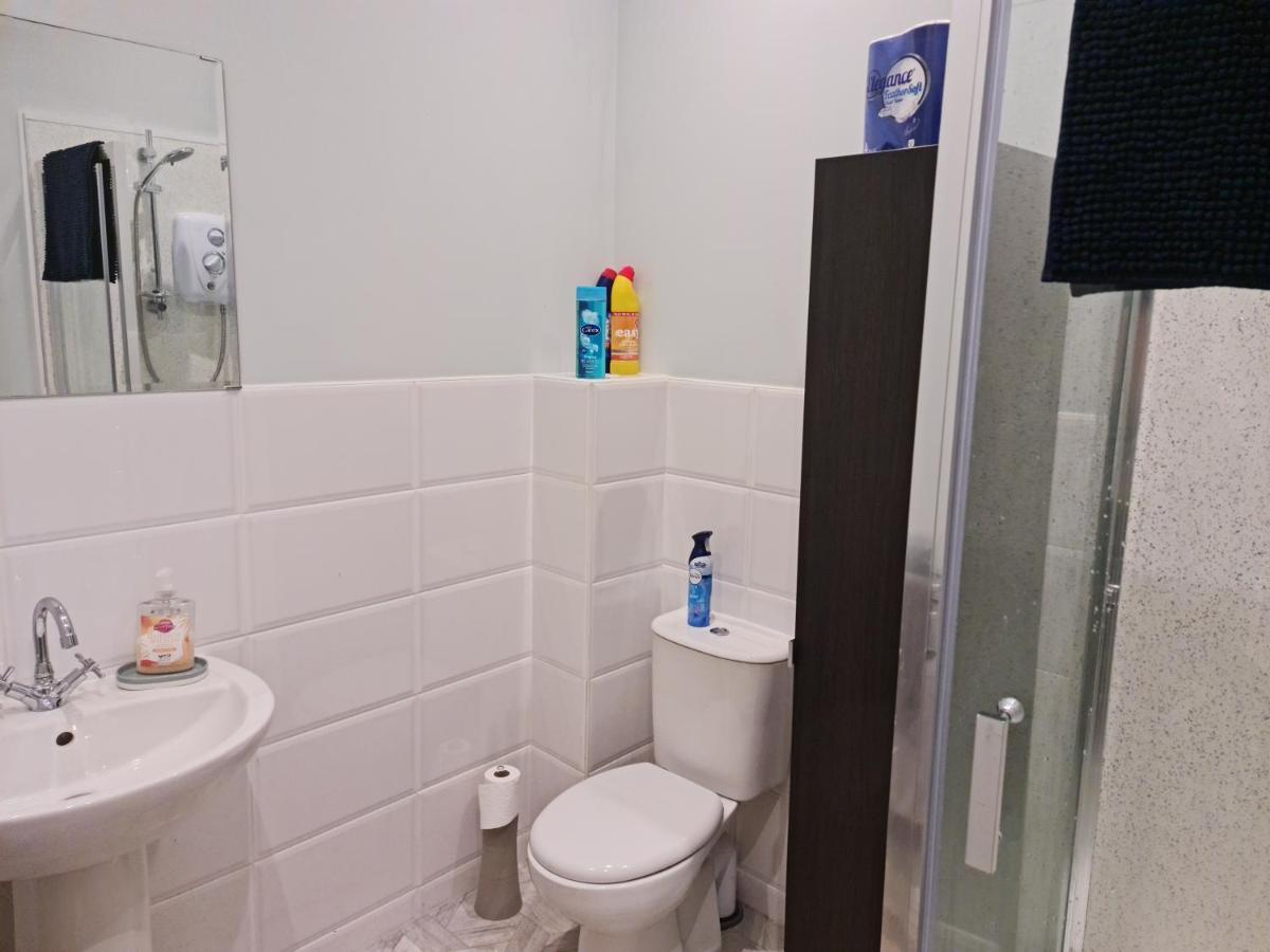 Comfortable 2 Bed Townhouse. Near To Amenities. Apartment Beith Bagian luar foto