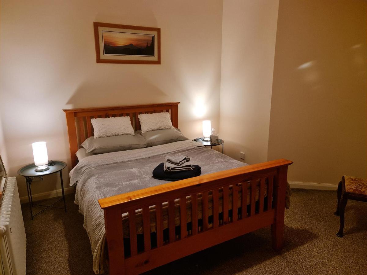 Comfortable 2 Bed Townhouse. Near To Amenities. Apartment Beith Bagian luar foto